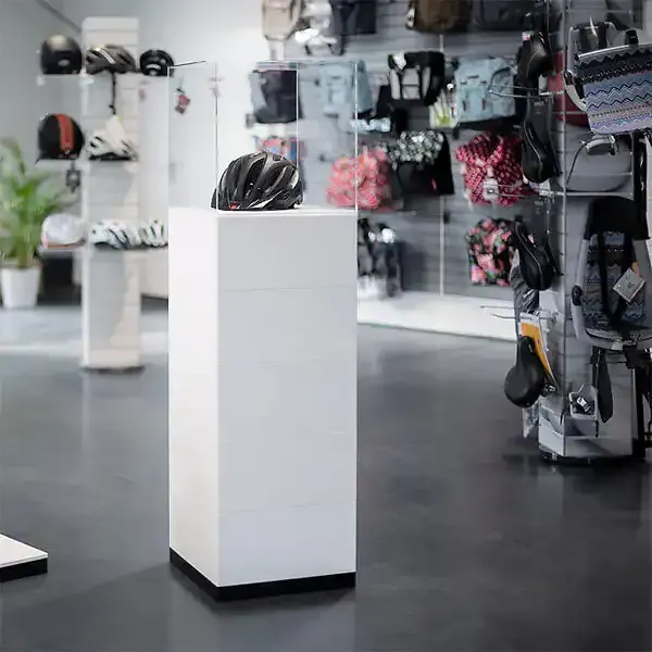 BygLet udstillingsvitrine 140 cm hvid med lås